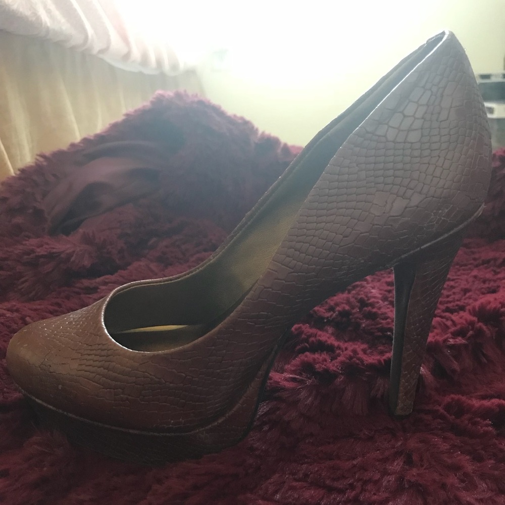 Jessica Simpson Snakeskin platform heels! size 6.5